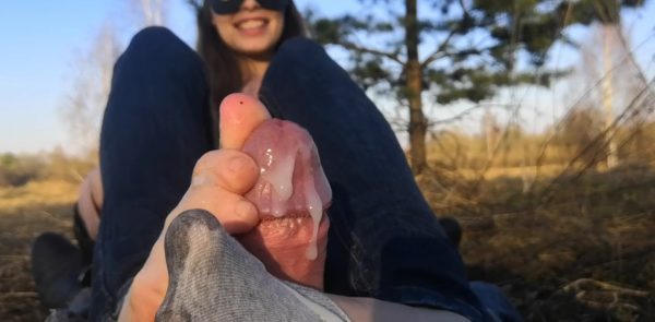 Public Footjob And Socks Job From Beauty On In The Park Close View – Oksifootjob