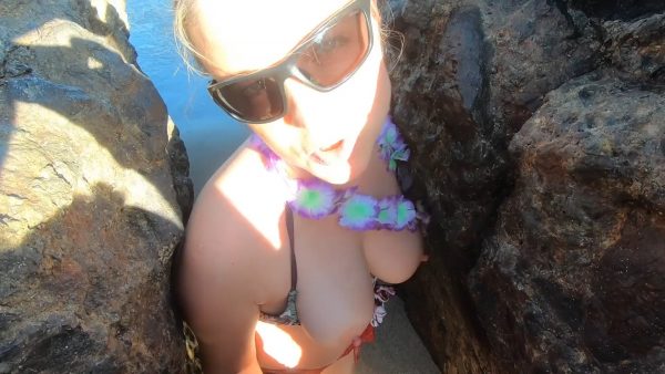 Blonde Tour Guide Blows Tourist On The Beach 1080p – Erin Electra