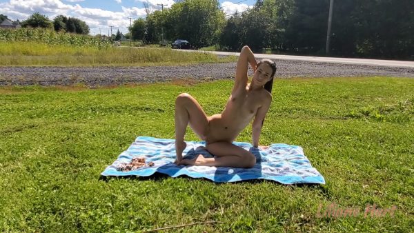 Liliane Hart – Nude sunbath naked street view