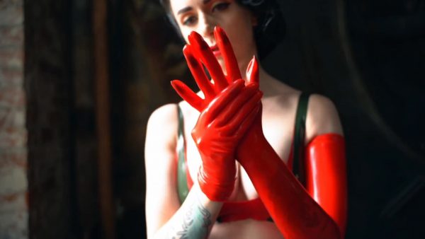 Miss Ellie Mouse – Fetish Red Latex Gloves