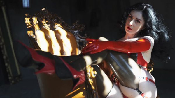 Miss Ellie Mouse – Hot Brunette in Red Latex on the Chair