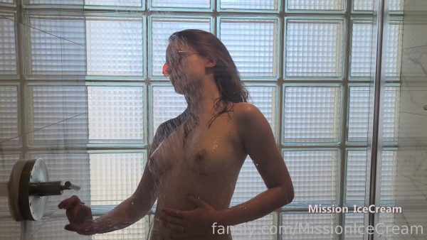 Mission IceCream – Shower After the Beach