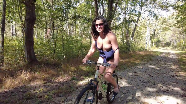 Sammi Starfish – Daisy Dukes Bike Ride