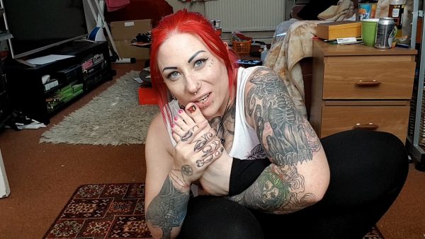 TattooedMilfyMama – Feet and Armpit Tease