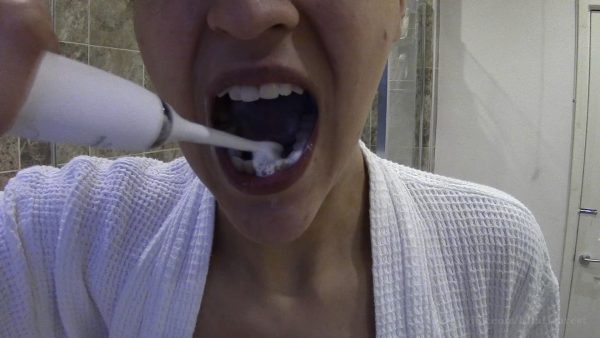 Ella Dearest – Teeth Brushing