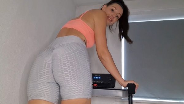 Tattooed Temptress – Mommys Hot Sweaty Work Out