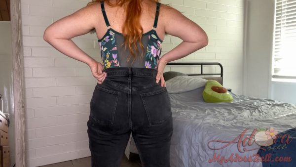 Adora Bell – New Jeans Try On