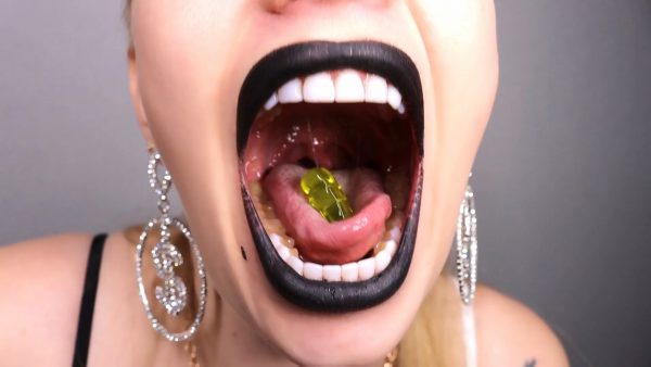 The GOLDY rush – Giantess Swallowing Her Shrinking Slaves in Front of the Eyes of Her New Food-Victims